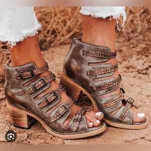 FREEBIRD Quinn in Patina (Size 6, fits like 7 - runs big) EXCELLENT CONDITION!!